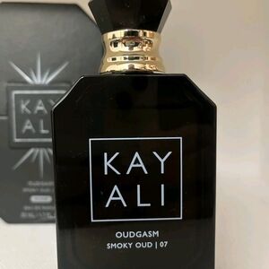 HUDA BEAUTY Kayali Oudgasm Smoky Oud Perfume